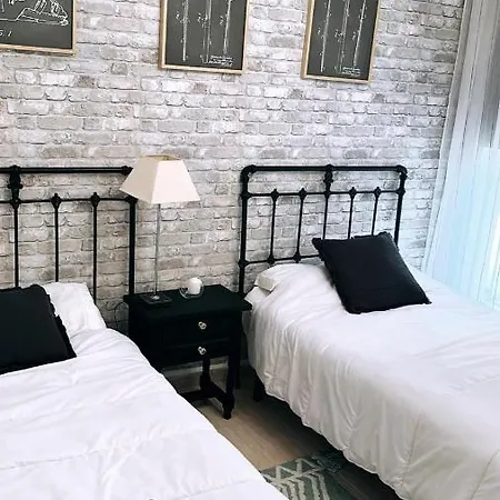 Del Pirineo Apartament *